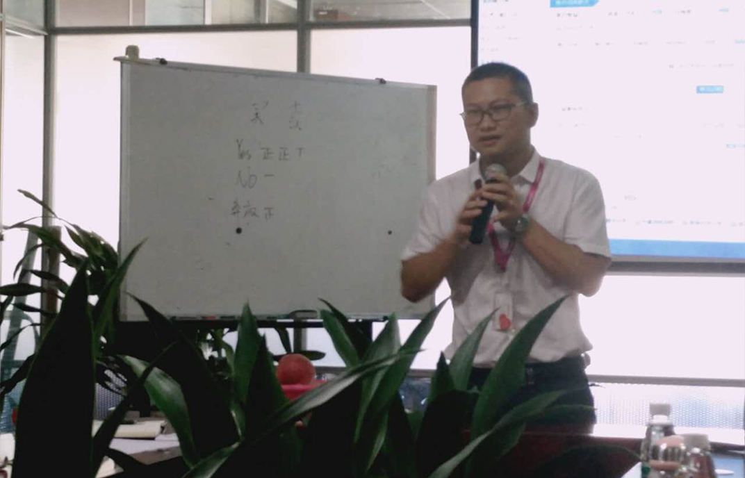 陸軍戰(zhàn)隊(duì)光明新區(qū)幫扶小組第二次在勁華電子公司指導(dǎo)