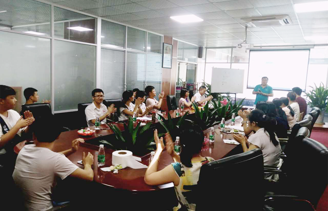 陸軍戰(zhàn)隊(duì)光明新區(qū)幫扶小組第二次在勁華電子公司指導(dǎo)