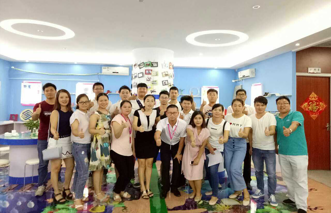 陸軍戰(zhàn)隊(duì)光明新區(qū)幫扶小組第二次在勁華電子公司指導(dǎo)