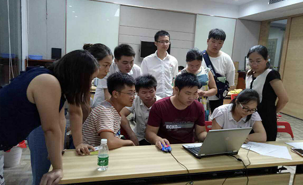 陸軍戰(zhàn)隊光明新區(qū)幫扶小組第三次在創(chuàng)美景裝飾公司指導(dǎo)