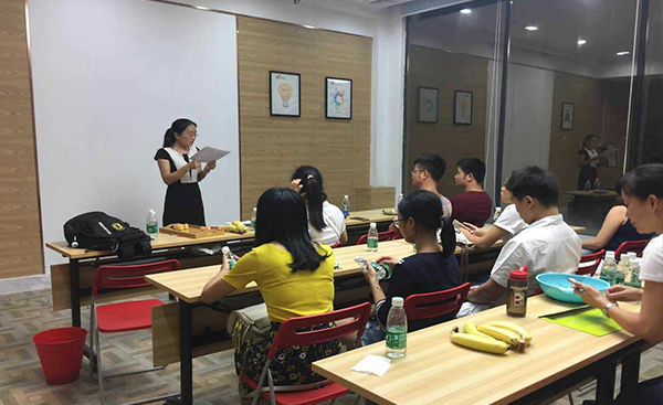 陸軍戰(zhàn)隊光明新區(qū)幫扶小組第三次在創(chuàng)美景裝飾公司指導(dǎo)