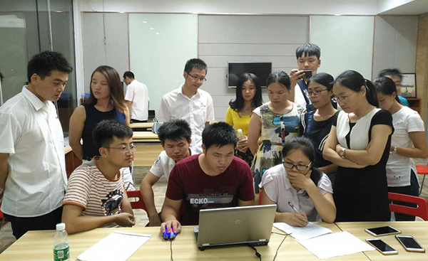 陸軍戰(zhàn)隊光明新區(qū)幫扶小組第三次在創(chuàng)美景裝飾公司指導(dǎo)